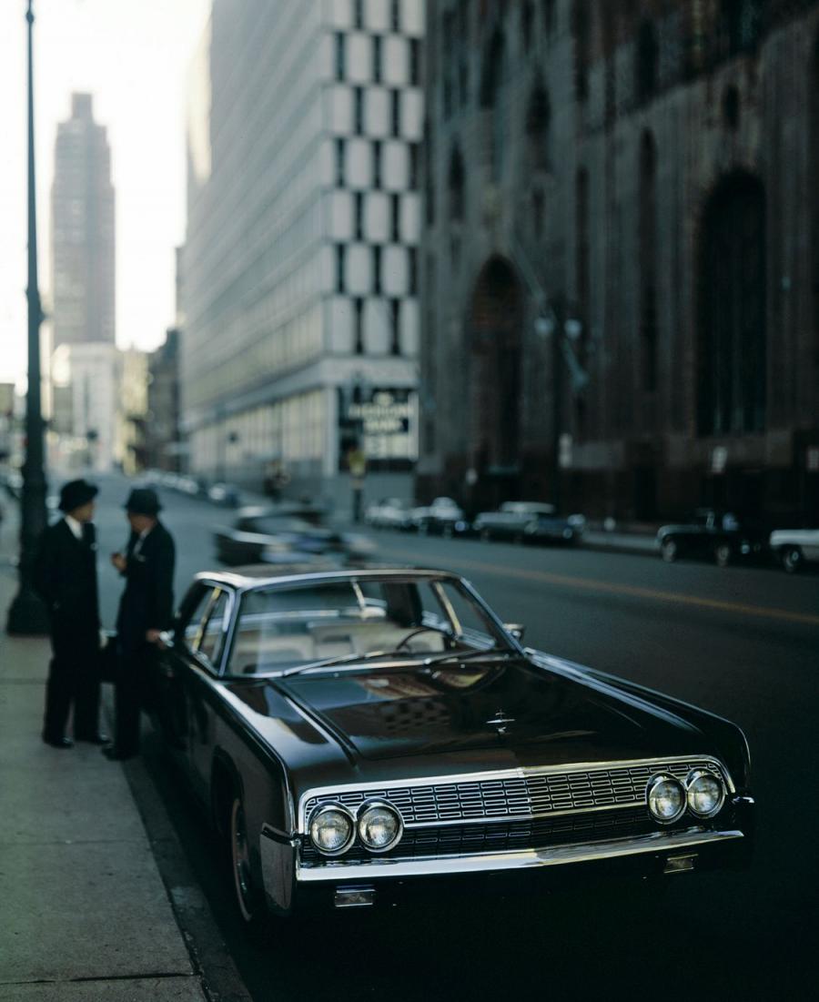  Lincoln Continental Sedan (53A) 1962 года  (фото 12 из 16)
